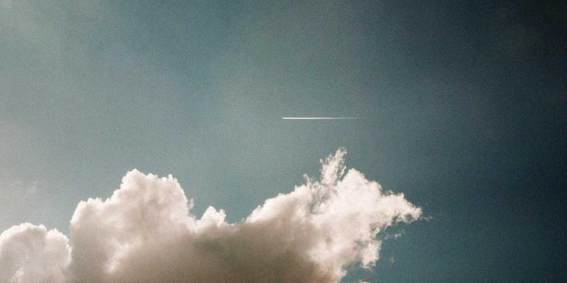 400G/800G高速以太网技术演进：光模块创新与数据中心互联挑战深度解析