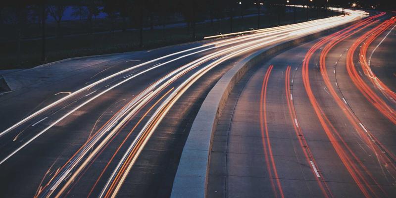 数据中心网络架构演进：从Spine-Leaf到可编程交换机的技术选型指南